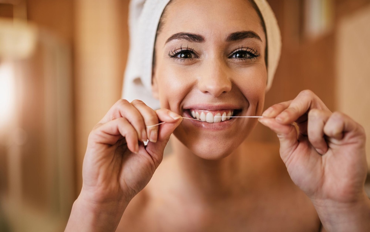 ¿Qué es mejor: el hilo dental o los cepillos interdentales?